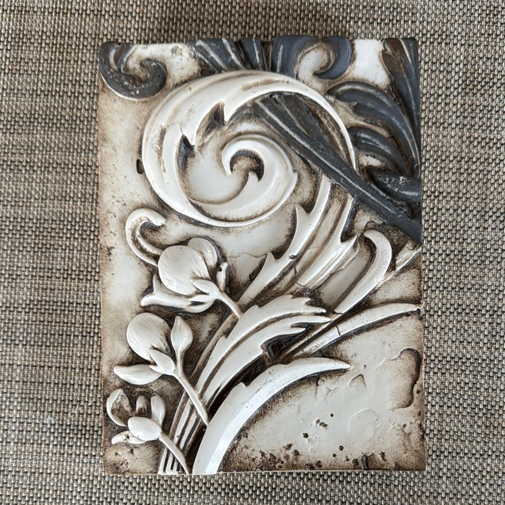 Sid Dickens Retired Tile T-283 Decorative Wall Tile in Cream and Gray